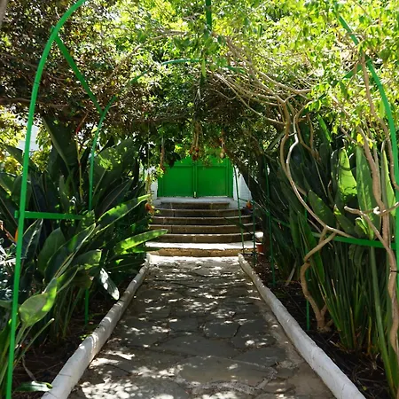 Del Monte Hotel *